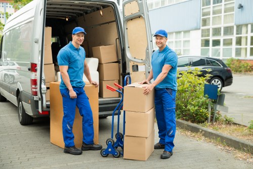 Pricing and payment terms for a removal van service