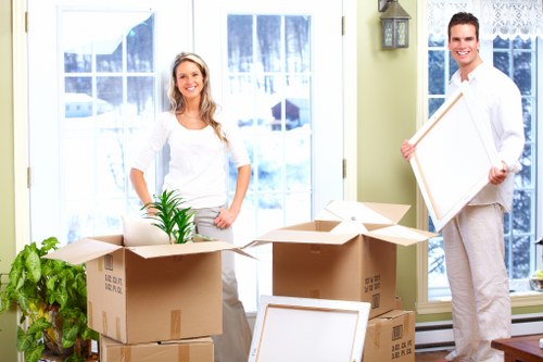 Packing and loading support for movers in Enfieldhighway