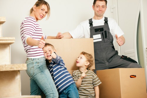 Packing and unpacking support for residential and business customers in Enfieldhighway